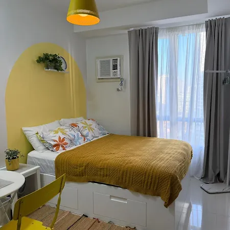 Condo With Pool Access Near Bgc And Makati
