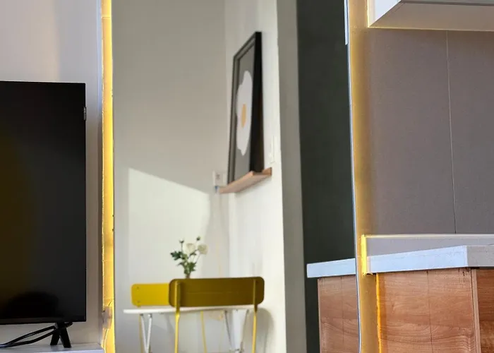 Aparthotel With Pool Access Near Bgc And Makati *