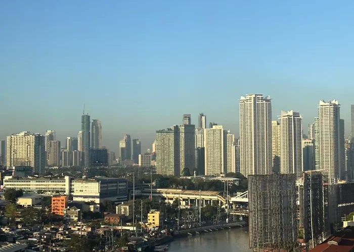With Pool Access Near Bgc And Makati *